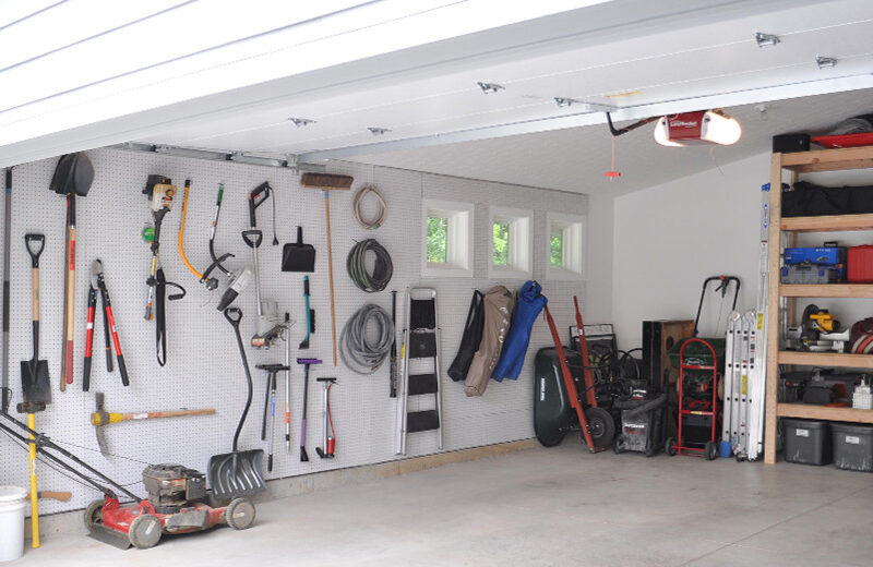 Five Tips for Decluttering Your Garage