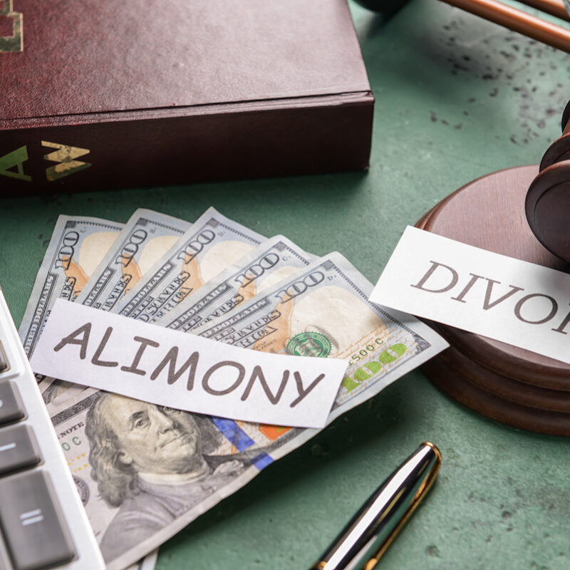 Can I get alimony if we have been married for ten years in Alabama?