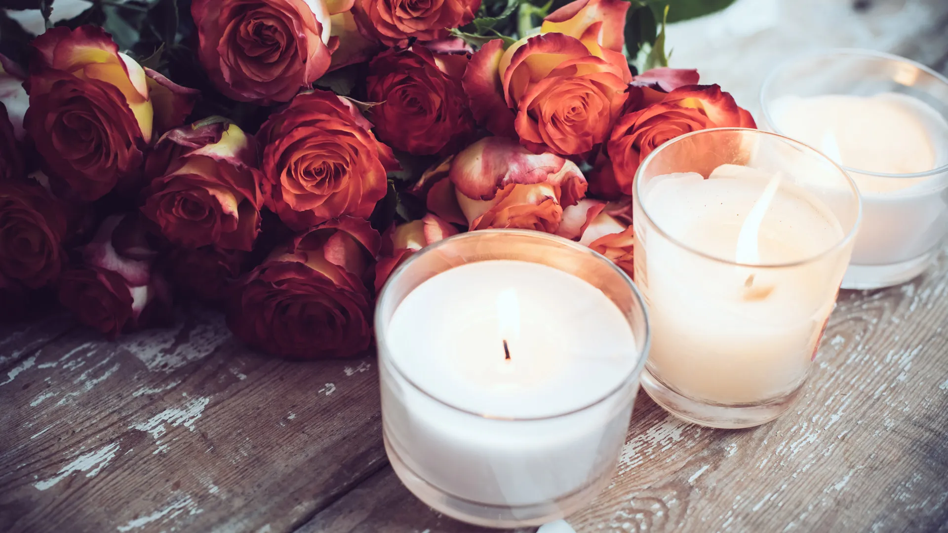 The Power of Fragrance: Choosing Scented Memory Candles for Comfort